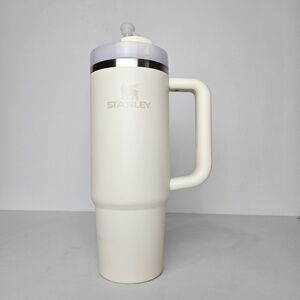 Stanley Cream Travel Mug The Quencher H2.O Flowstate Tumbler 30oz in Cream 2.0